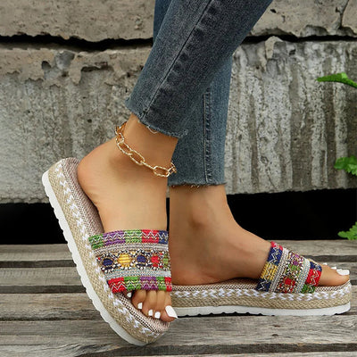 Ethnische Hausschuhe im traditionellen Design -  Emma