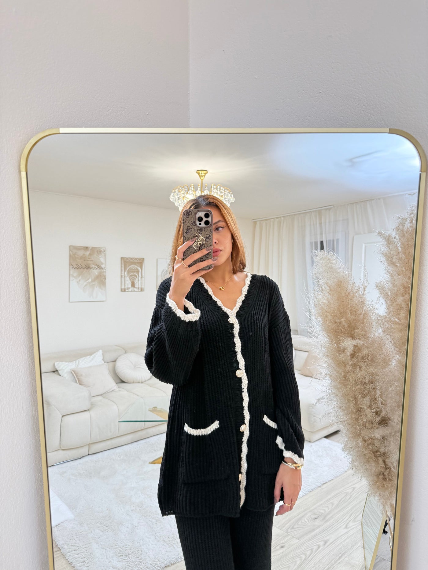 Strick-Set mit goldenen Knöpfen