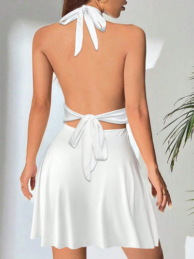 Minikleid mit Halterneck und Skater-Schnitt – Figurbetont & Feminin