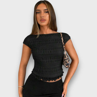 Solena – Strukturiertes Top mit verspieltem Charme