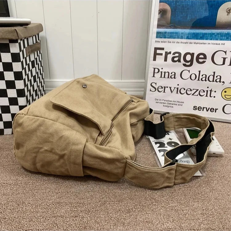 Schicke sportliche Umhängetasche aus Canvas von Matt