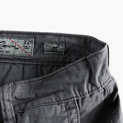 Herren Shorts aus leichter Sommerware mit Taschen und Knopfverschluss