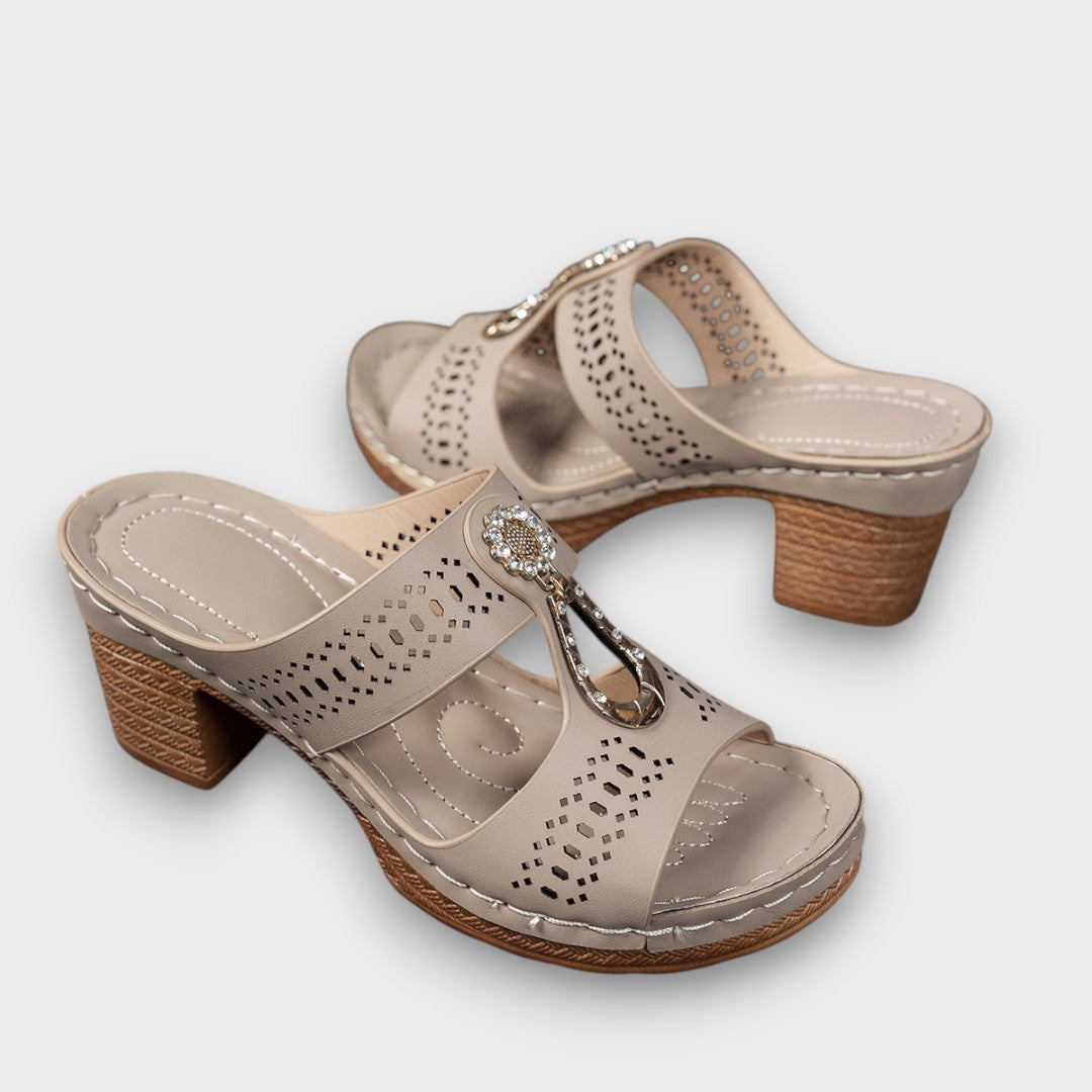 Elvanna – Elegante Sommerschuhe mit Schmuckdetail