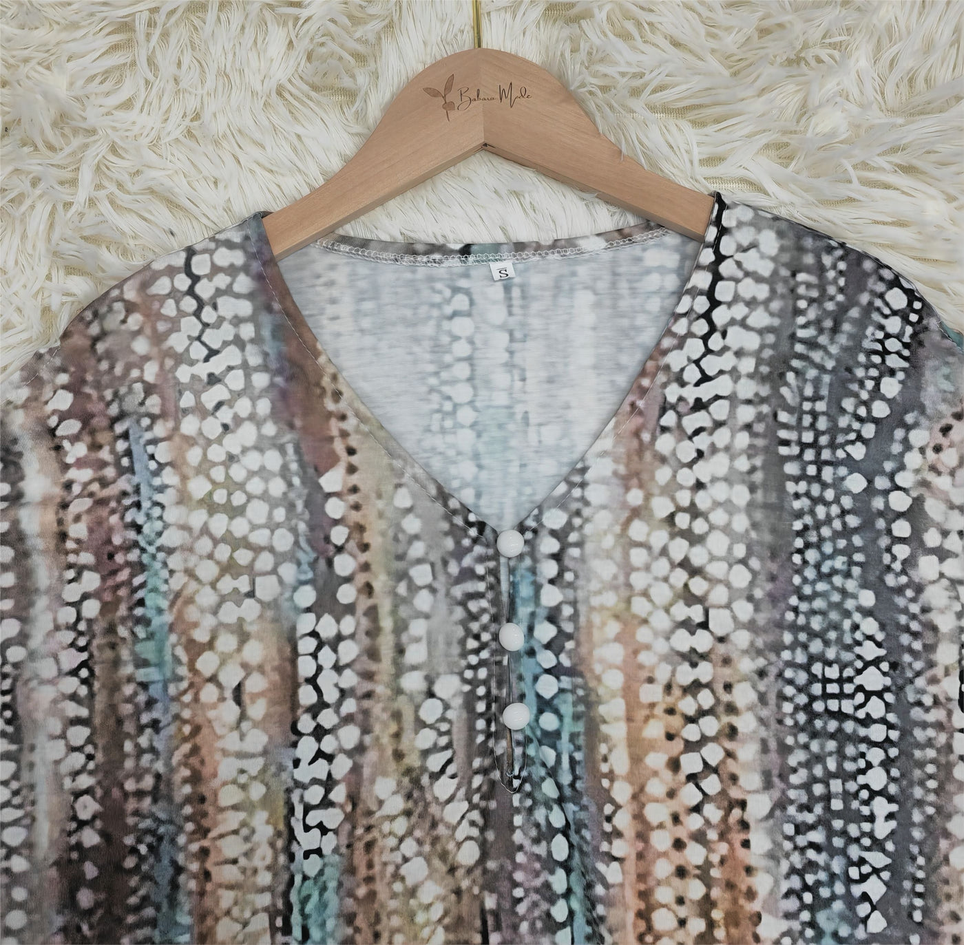 Modisches Kurzarmtop mit Retro-V-Ausschnitt für Damen –  Anna