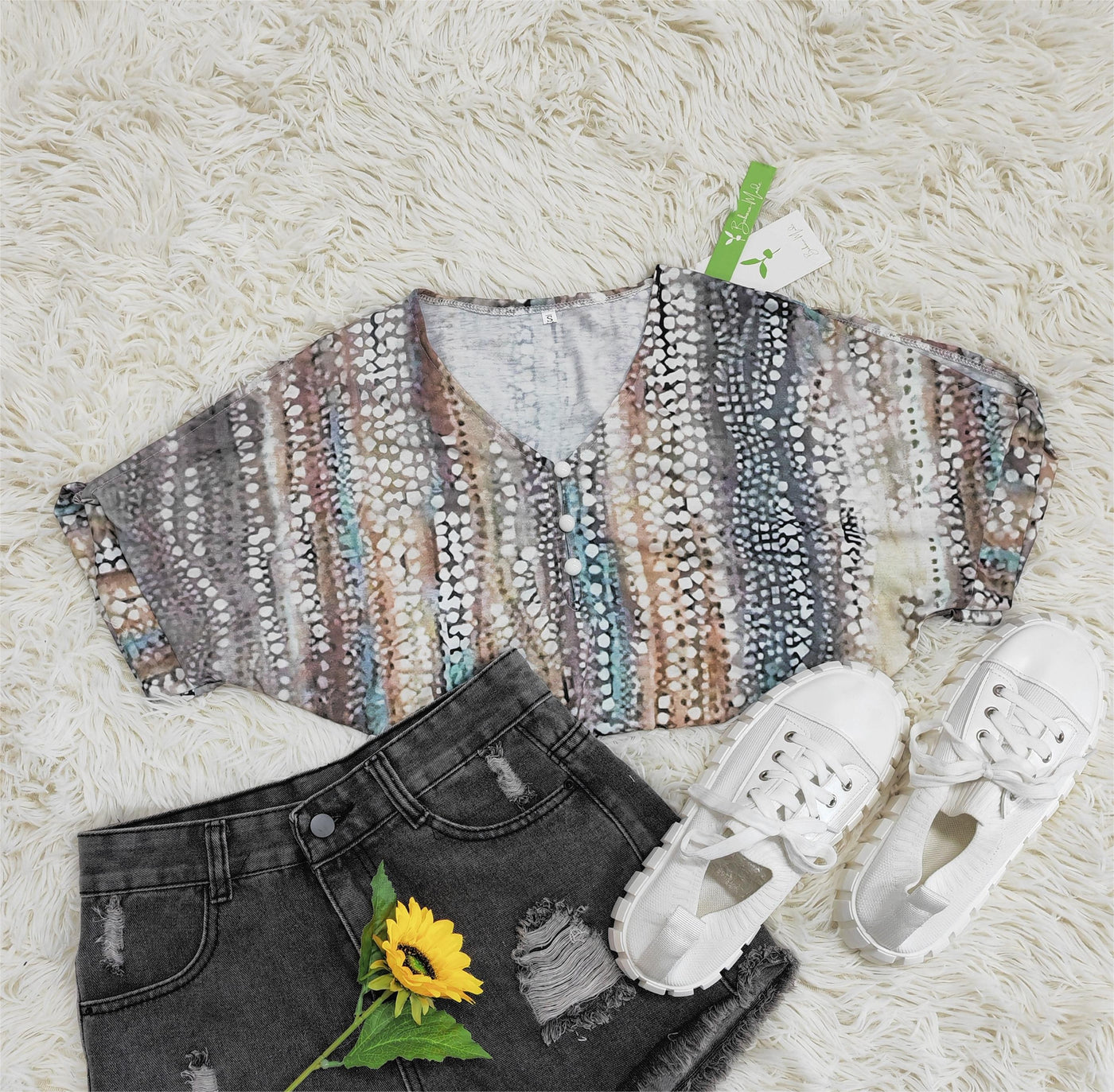 Modisches Kurzarmtop mit Retro-V-Ausschnitt für Damen –  Anna