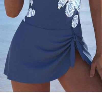 Frische blaue ärmellose Bademode