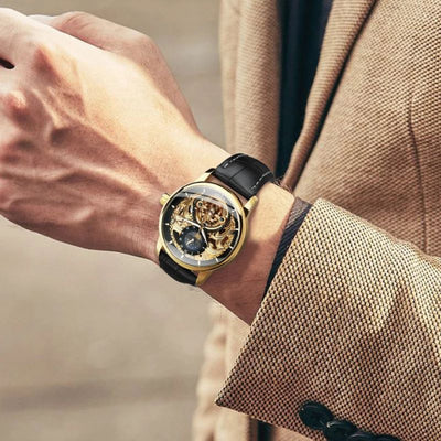 Skelettierte Automatik-Mondphasenuhr mit Goldenem Finish und Hochwertigem Lederarmband