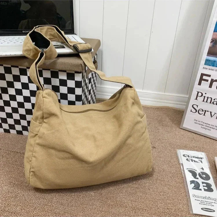 Schicke sportliche Umhängetasche aus Canvas von Matt