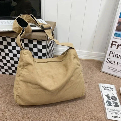 Schicke sportliche Umhängetasche aus Canvas von Matt