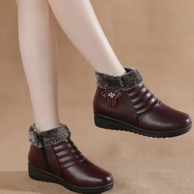 Nordvia - Damen Winterstiefel mit Fellkragen und dekorativem Design