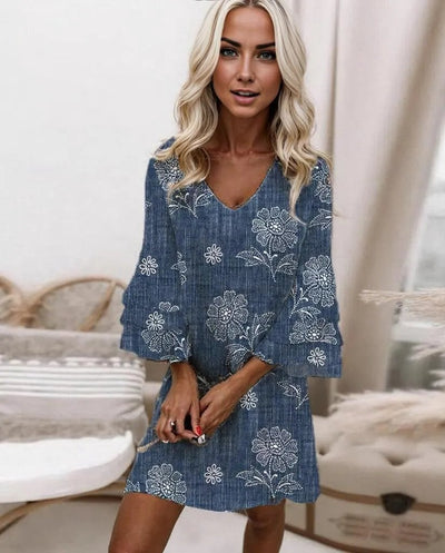 Blaues Minikleid mit floralem Muster und 3/4 Ärmeln