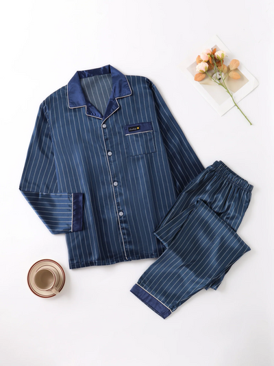 Luxuriöser Gestreifter Satin-Pyjama für Herren: Eleganz und Komfort