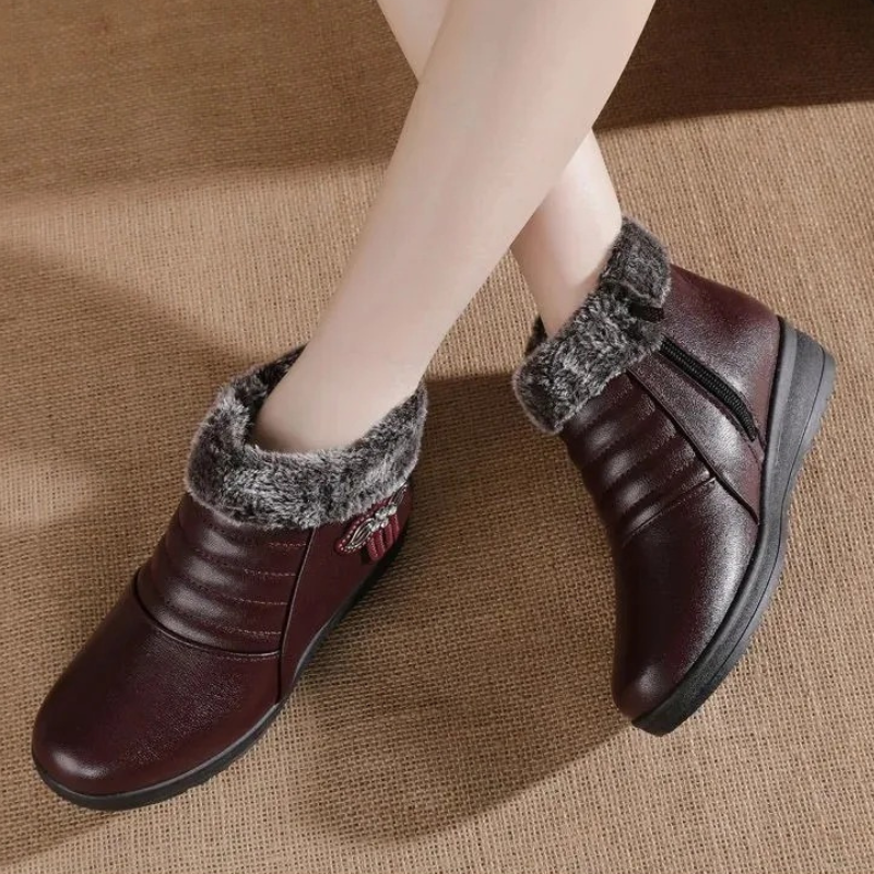 Nordvia - Damen Winterstiefel mit Fellkragen und dekorativem Design