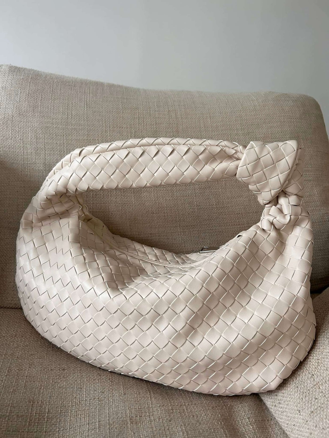 Giselle | Mittelgroße Schultertasche Aus Premium Veganem Leder Mit Geflochtenem Design