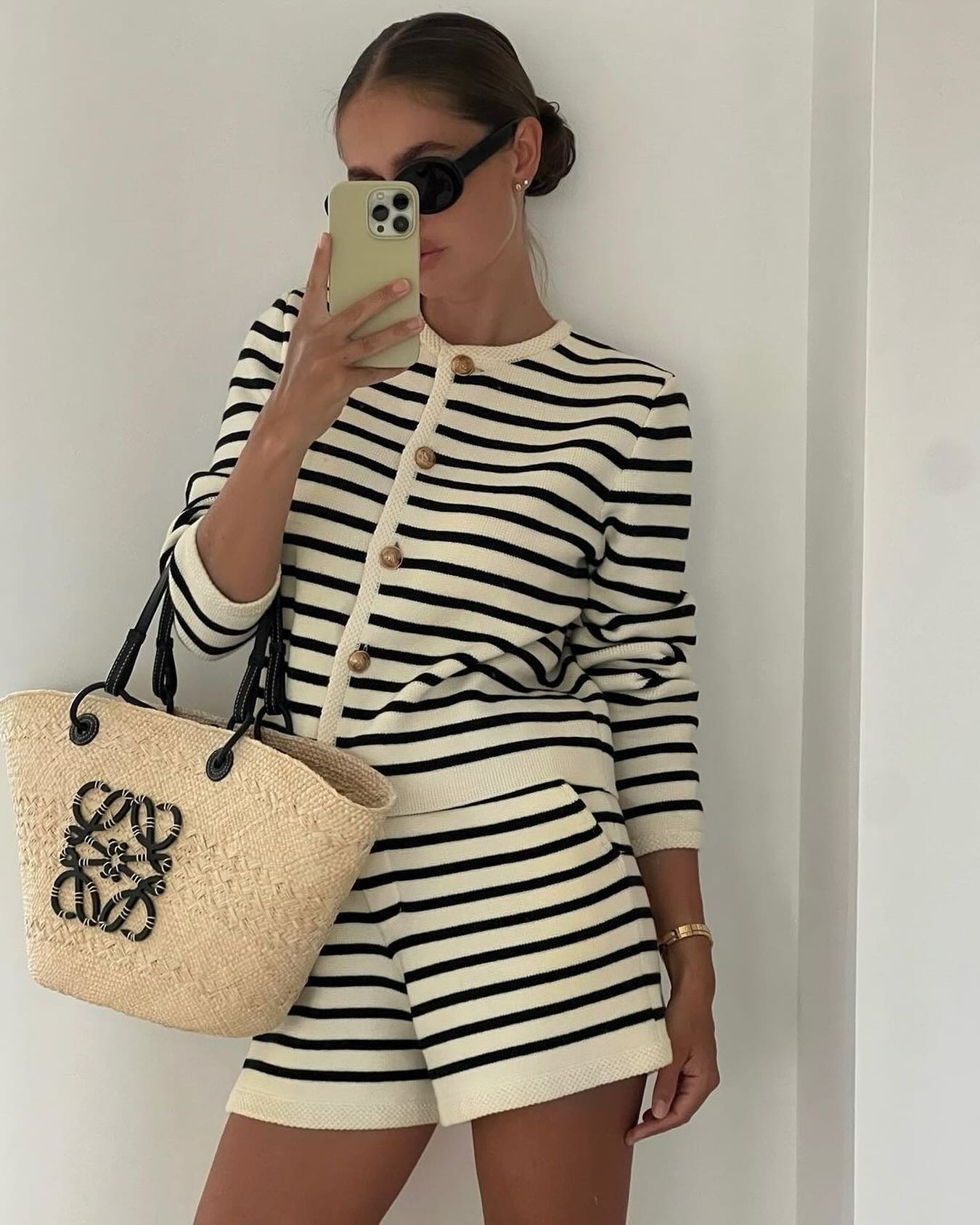 Yvonne | Claudia Pier Strick-Outfit