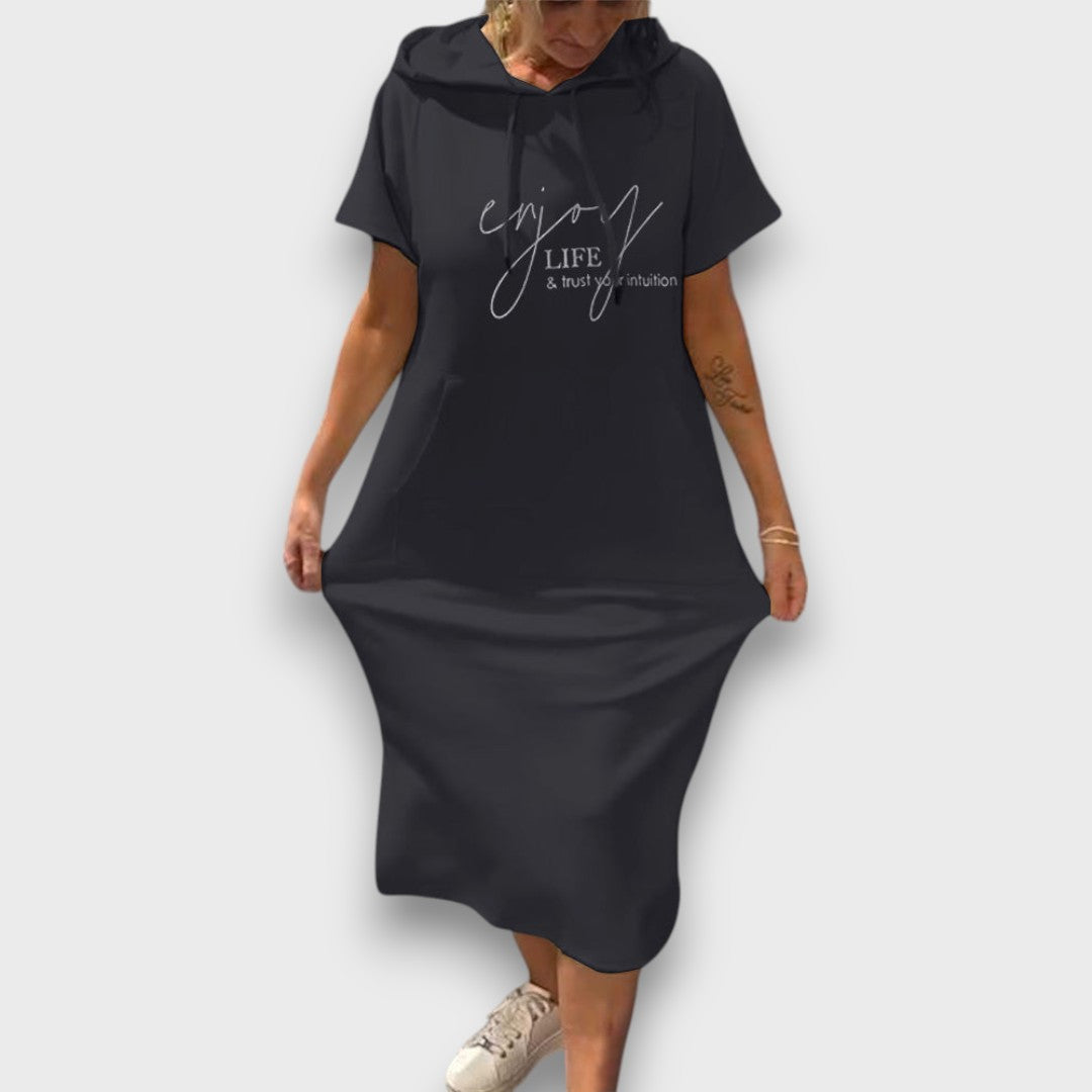 Yareni – Hoodie-Kleid mit urbanem Flair