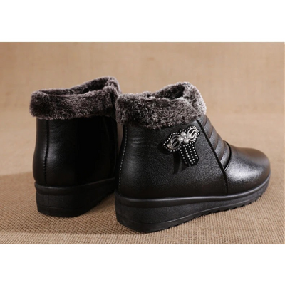 Nordvia - Damen Winterstiefel mit Fellkragen und dekorativem Design