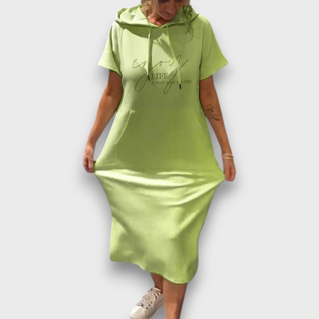 Yareni – Hoodie-Kleid mit urbanem Flair