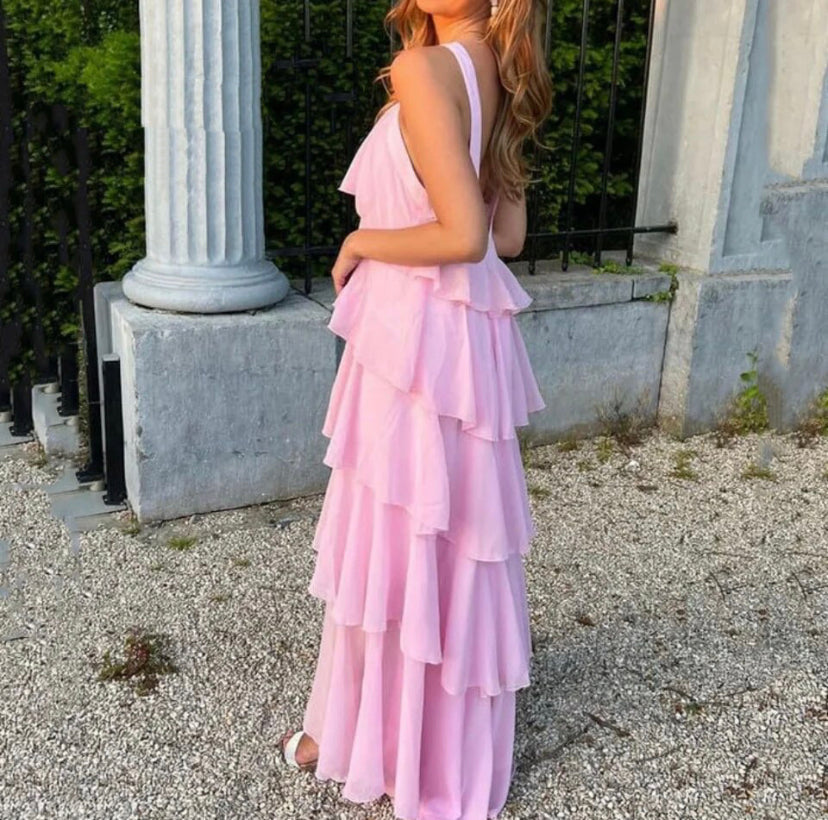 Carys Halterneck Maxi Kleid Mit Schichten und Rüschendetails für Elegante Anlässe