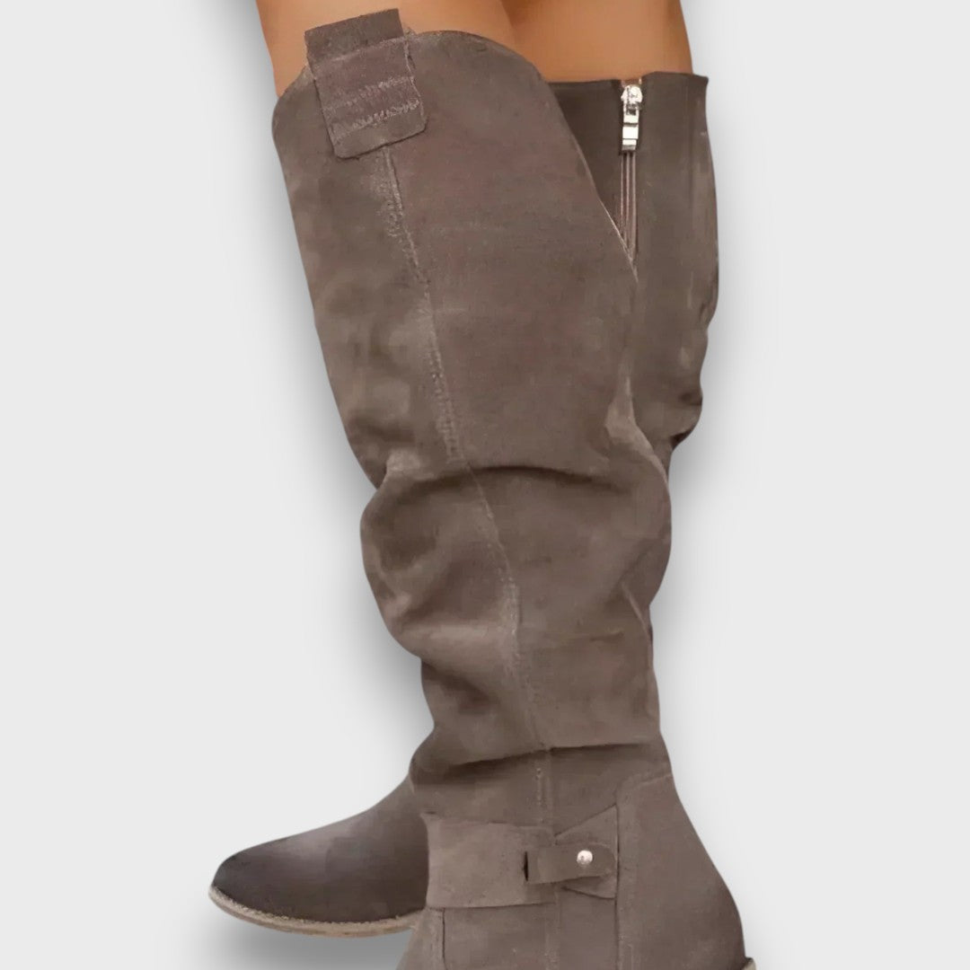 Leontine – Kniehohe Stiefel mit samtigem Charme