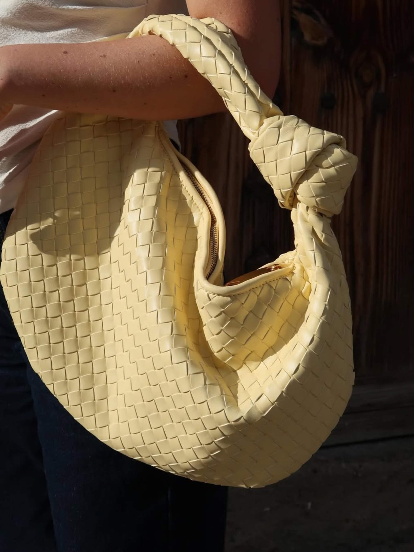 Giselle | Mittelgroße Schultertasche Aus Premium Veganem Leder Mit Geflochtenem Design