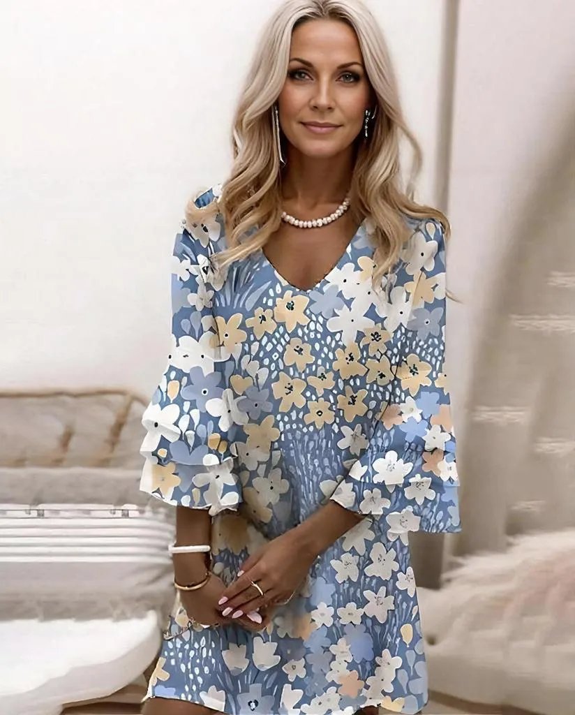 Blaues Minikleid mit floralem Muster und V-Ausschnitt