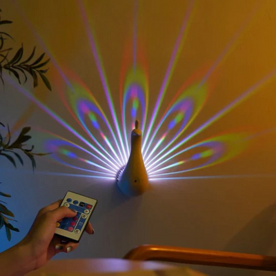 PeacockGlow LED-Projektionlampe – Dekorative Lampe mit Fernbedienung und Farbeffekten