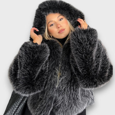 Leyana – Oversize-Faux-Fur-Jacke mit Kapuze in Rauchgrau