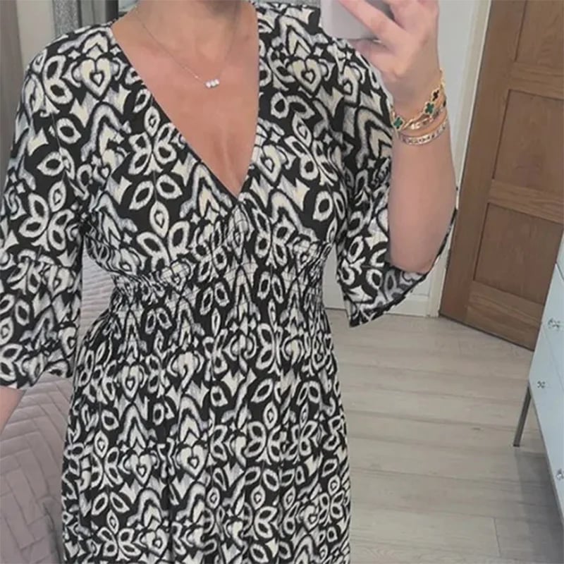 Annie | Blumiges Kleid mit Spitzausschnitt in lockerer Passform