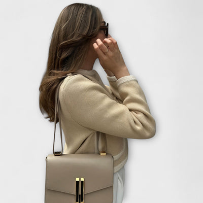 Klassische Strickjacke mit Ziertaschen