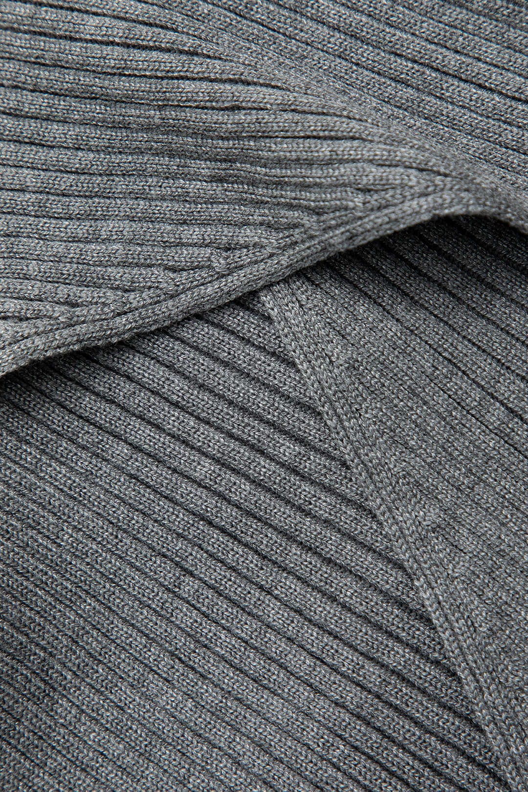 Anastasia | Zweiteiler-Set mit Cutout-Pullover & gerafftem Kleid