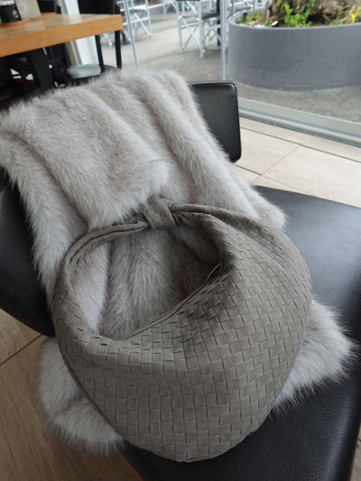 Celeste Knotted Braided Medium Suede Bag - Elegante, Vegane Leder-Handtasche mit Raffiniertem Design