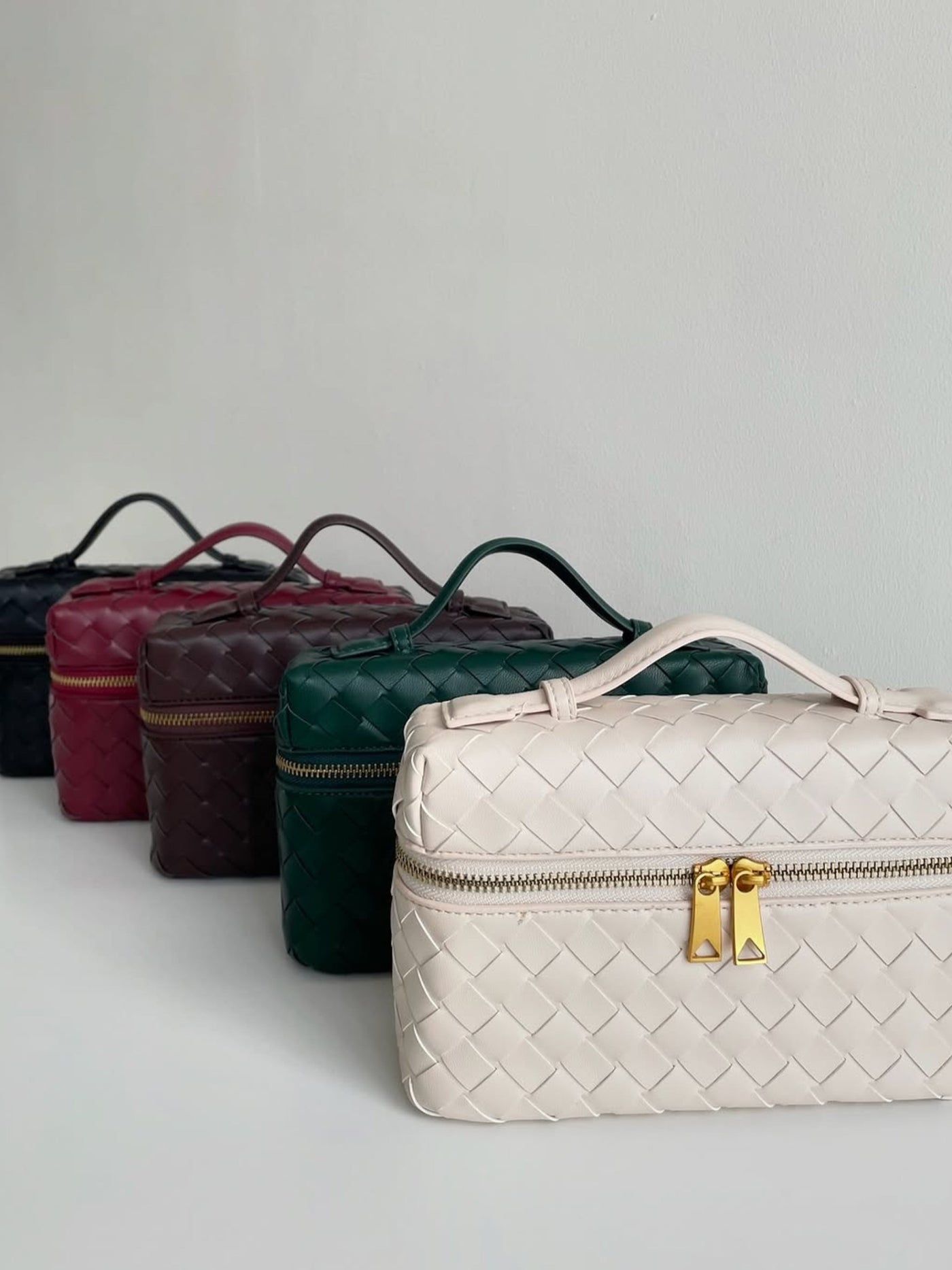 Juliette Polierte Strukturierte Woven Handtasche Aus Veganem Leder Mit Abnehmbarem Tragegurt