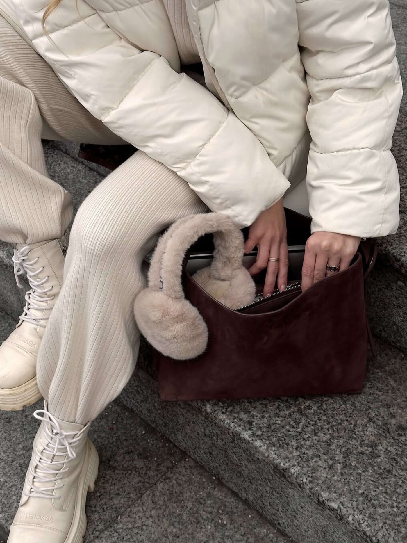 Brianna | Verstellbare Schulter-Crossbody-Tasche Aus Premium Veganem Wildleder Für 13 Zoll Laptops