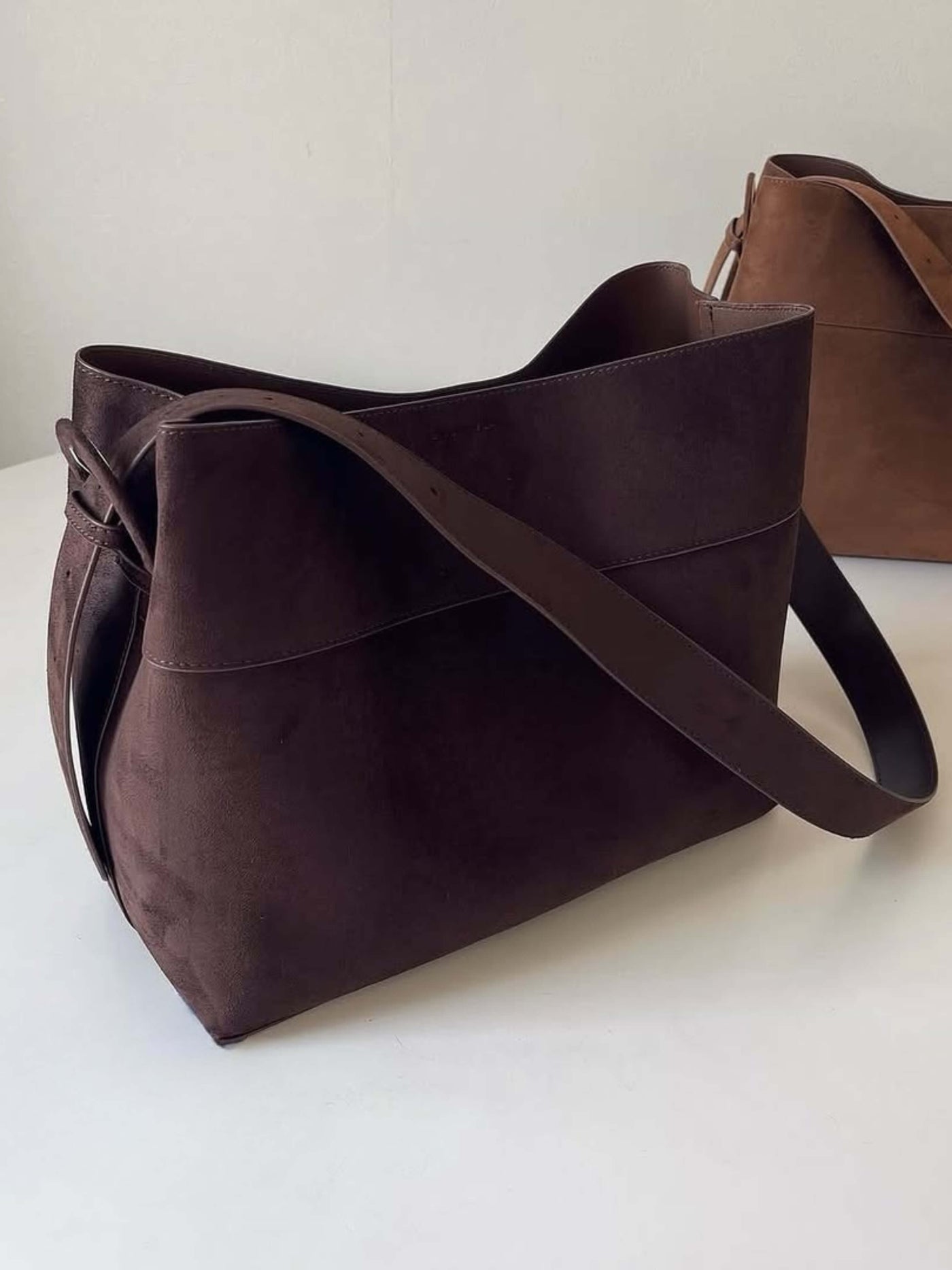 Brianna | Verstellbare Schulter-Crossbody-Tasche Aus Premium Veganem Wildleder Für 13 Zoll Laptops