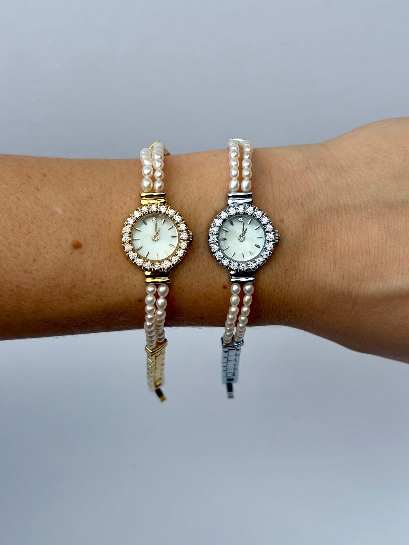 Elegante Vintage Damen Armbanduhr mit Perlendetails