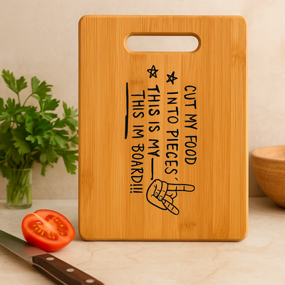 Gravieretes Bambus Schneidebrett – Humorvolle KüchenDekoration und Geschenk