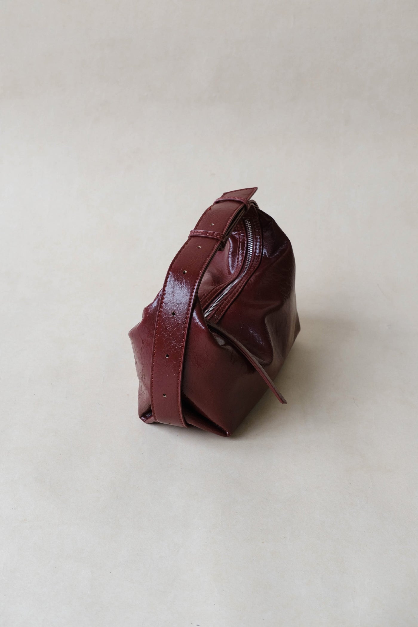 Weinrote Retro Schultertasche aus veganem Leder – Crossbody Handtasche