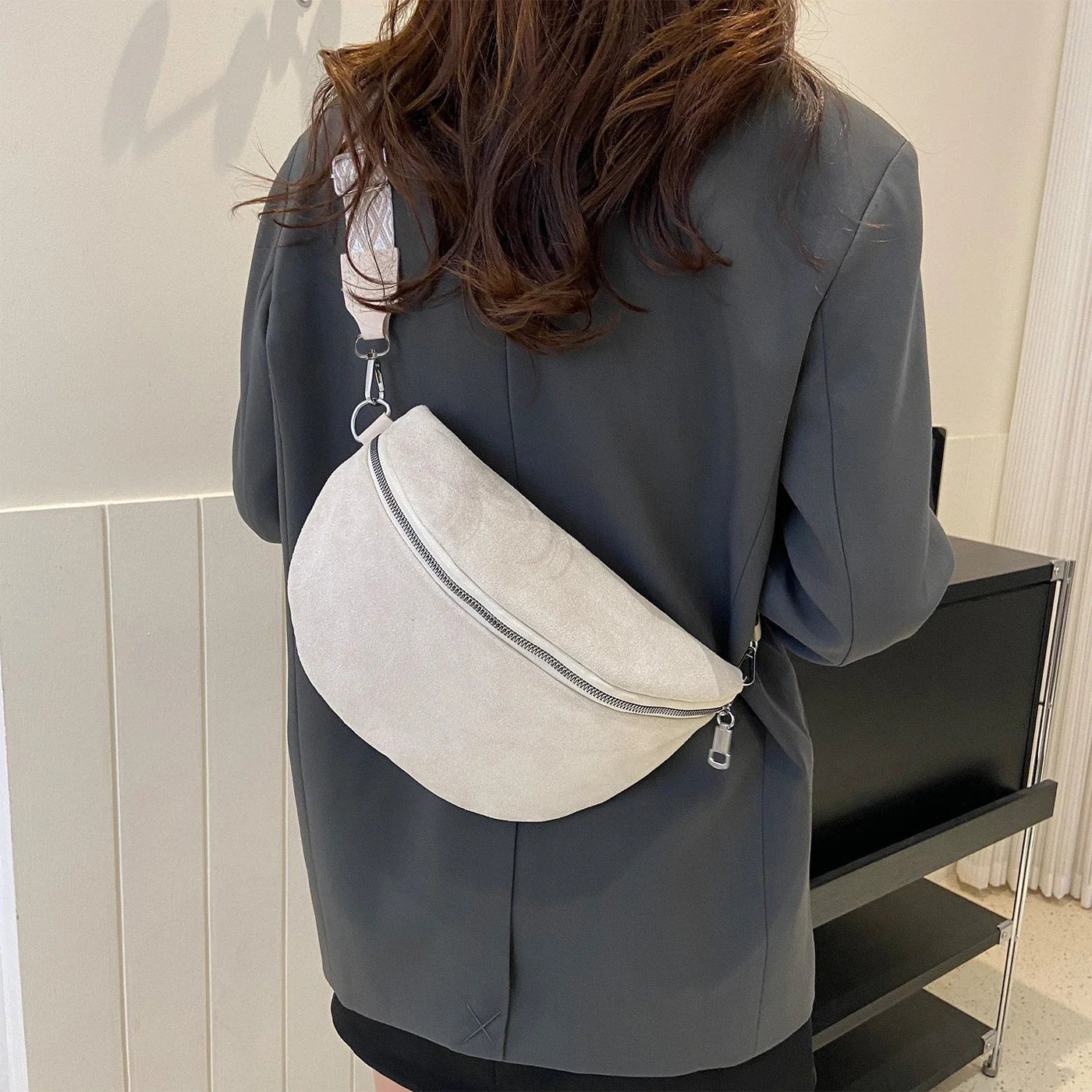 ELVIRA |  Stylische Umhängetasche aus Wildleder