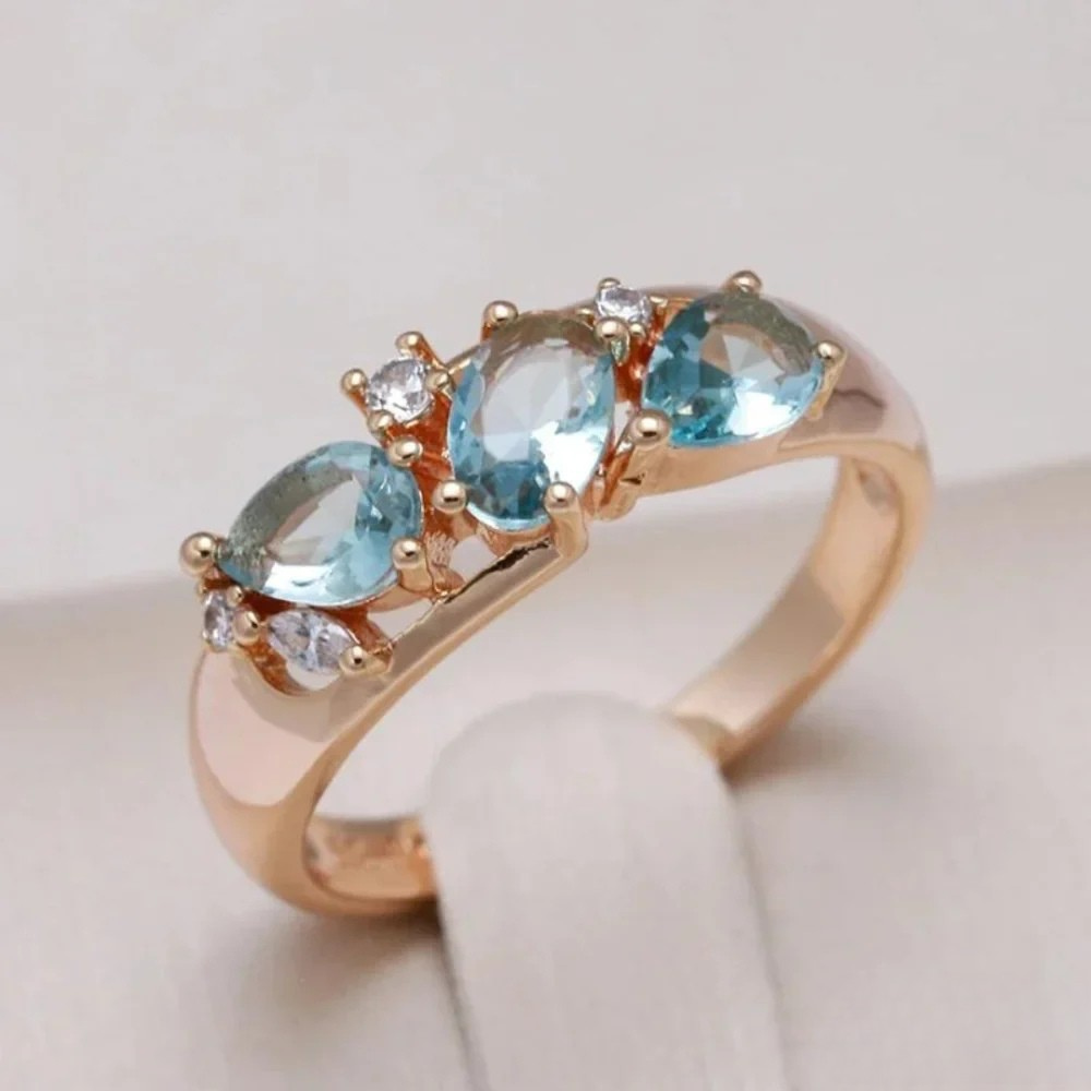 Goldring mit blauen Zirkonia