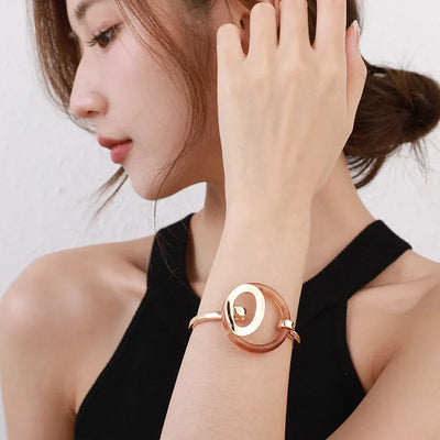 Elegantes Golden Damen Armreif mit Haken-Verschluss