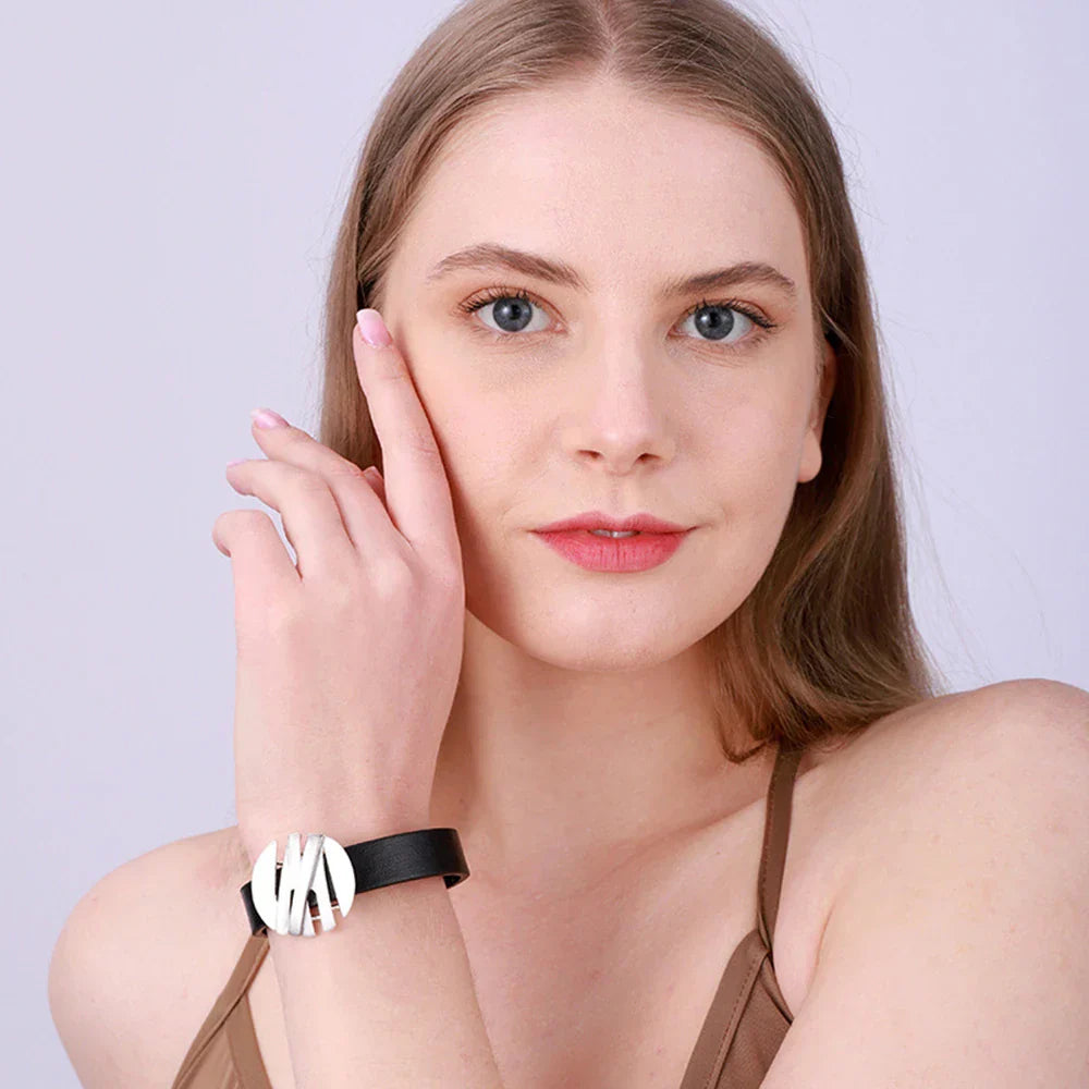 Modisches Damen Armband mit Magnetverschluss aus Leder und Metall