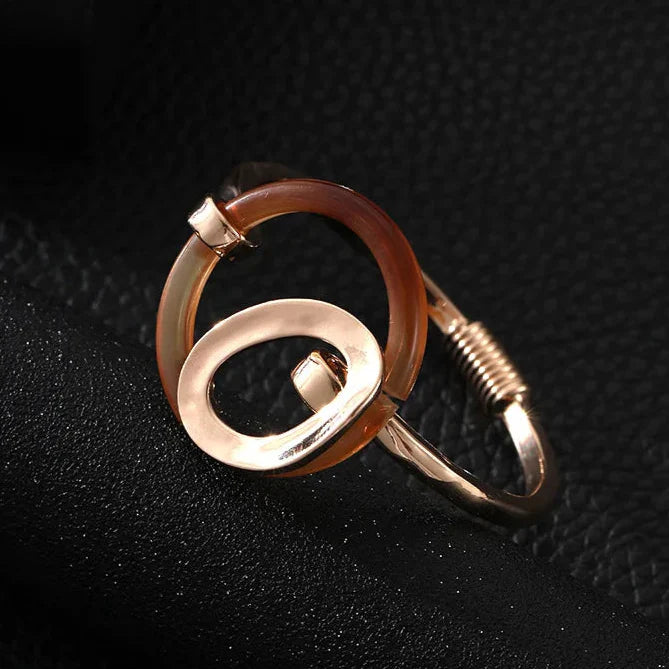 Elegantes Golden Damen Armreif mit Haken-Verschluss