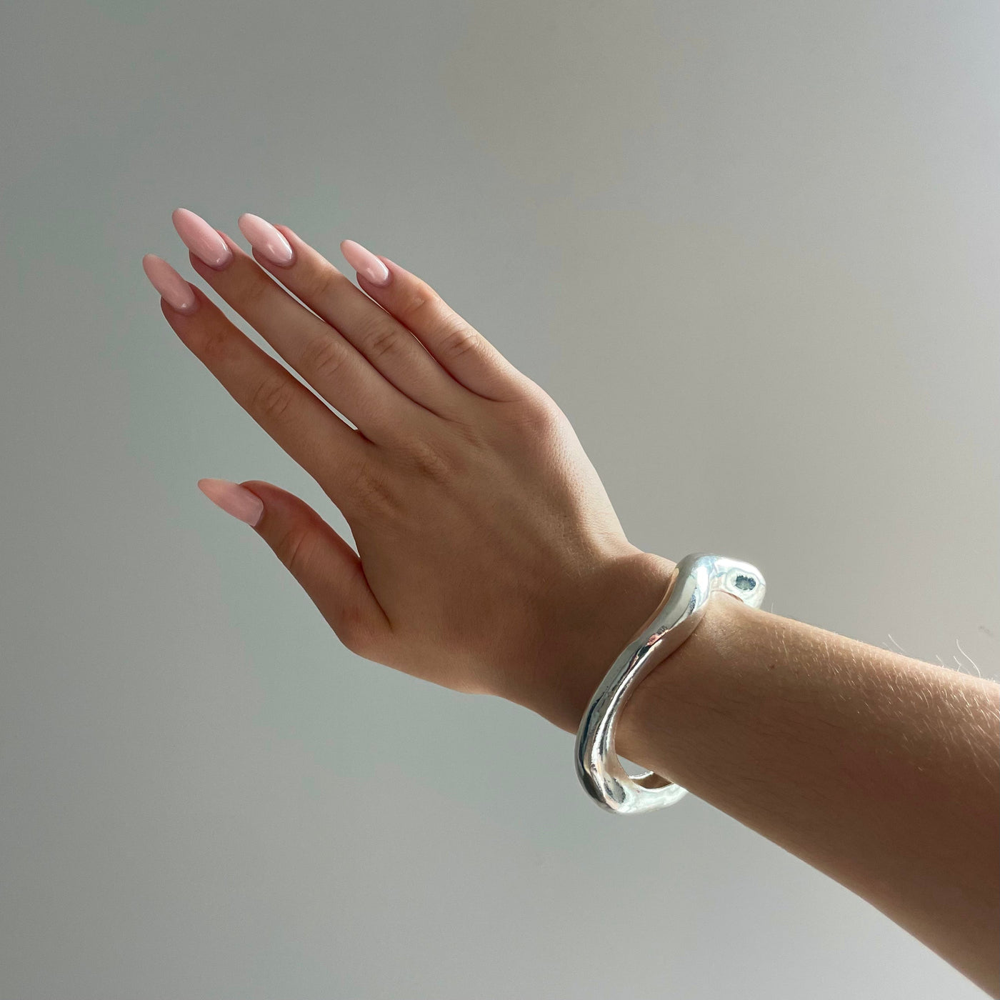 Elegantes Offenes Silber Armband – Stilvolles Highlight für deinen Look