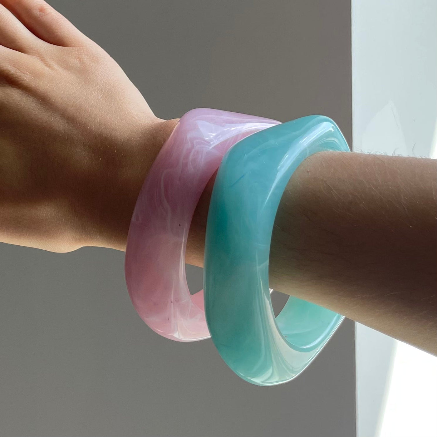 Elegantes Rosa Armreif – Stilvolles Accessoire für jeden Anlass