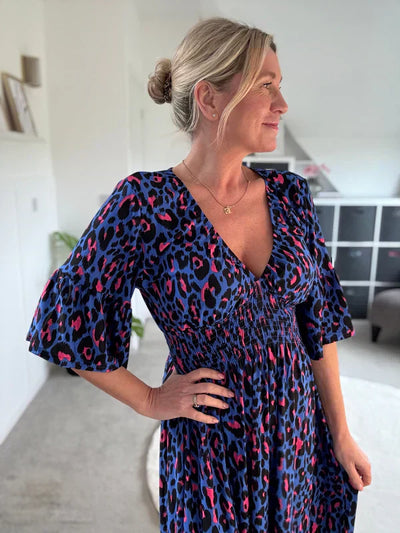 Becca | Kleid mit Falten und Leopardenmuster