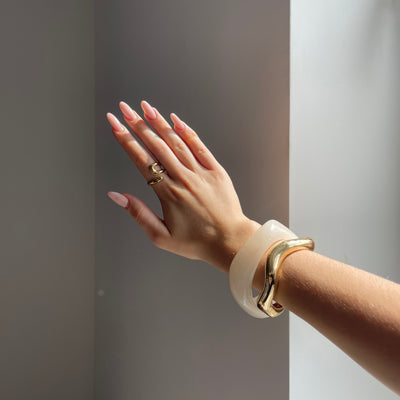 Stilvolles Cremefarbenes Armreif – Elegantes Accessoire für jeden Look