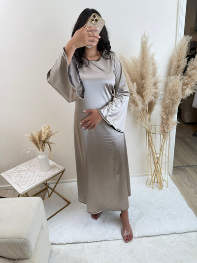 Satin Kleid zum Schnüren