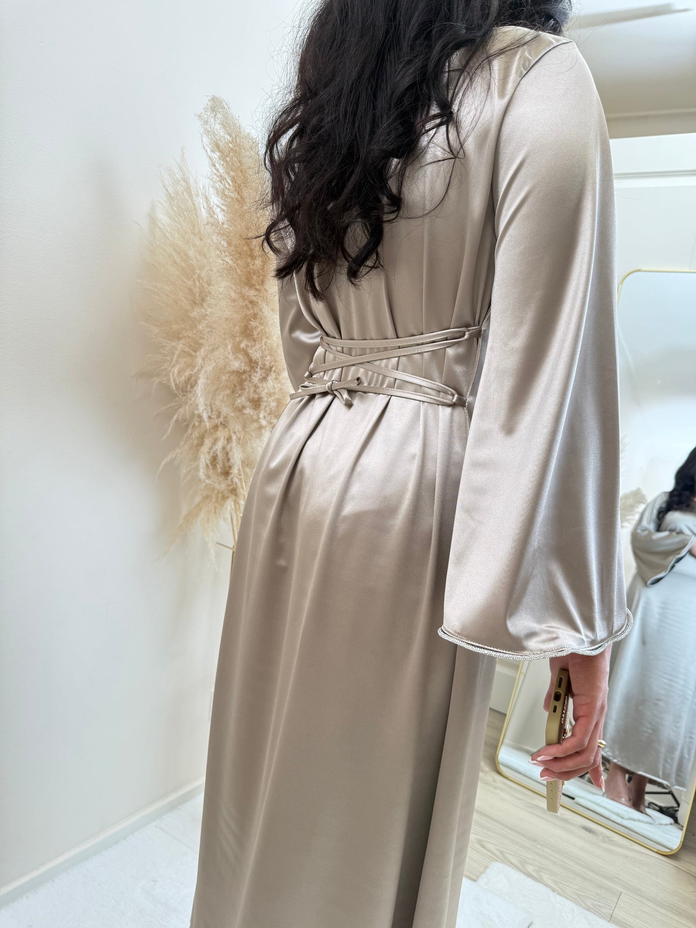 Satin Kleid zum Schnüren