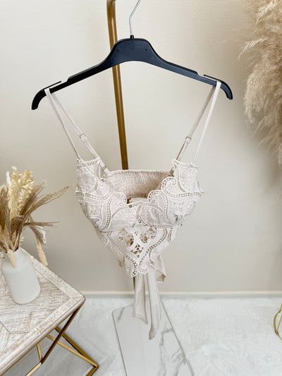 Spitzen Oberteil mit Bindegürtel